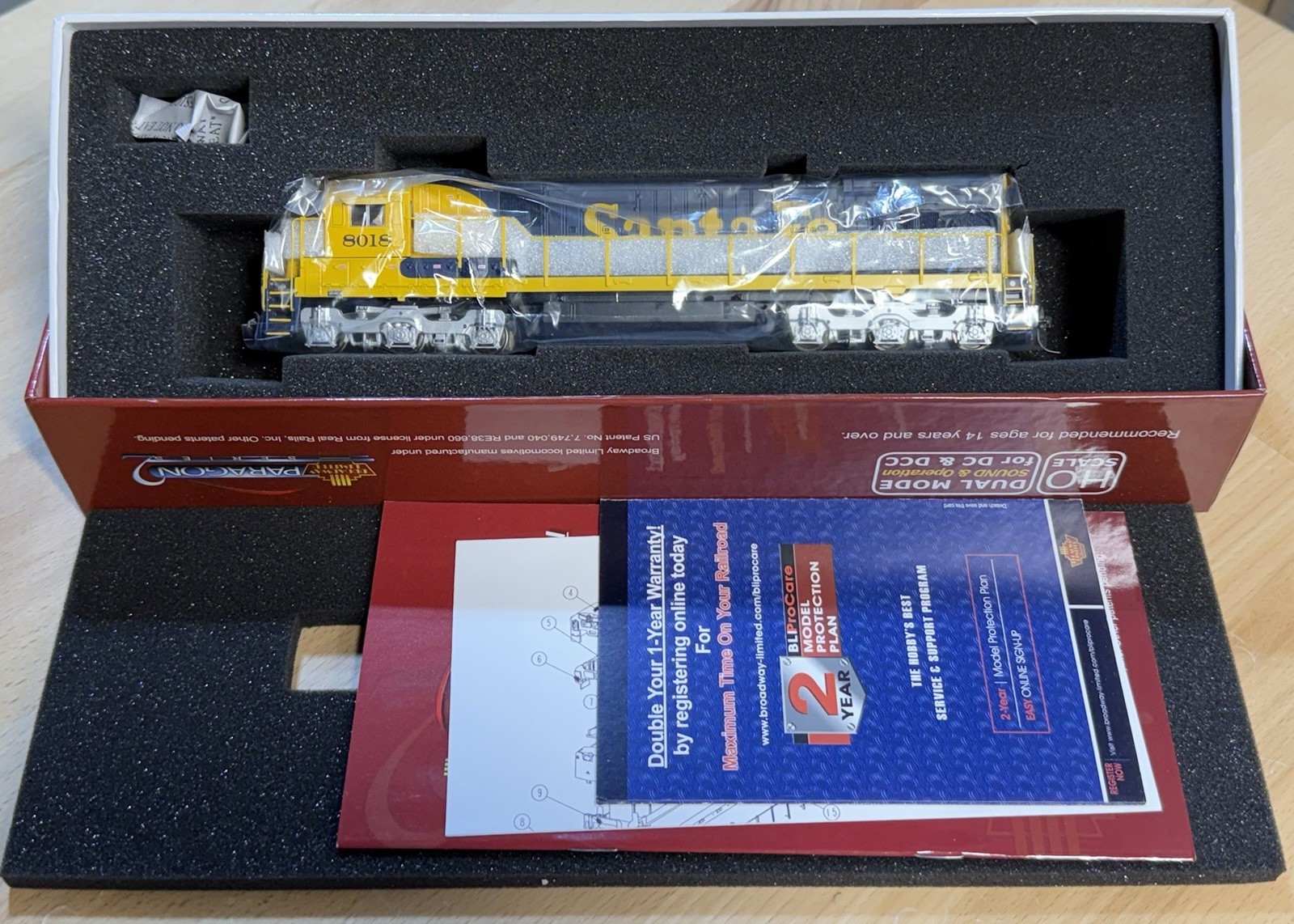 Broadway 2441 HO GE C30-7 Santa Fe DCC & Paragon 2 Sound ATSF #8018