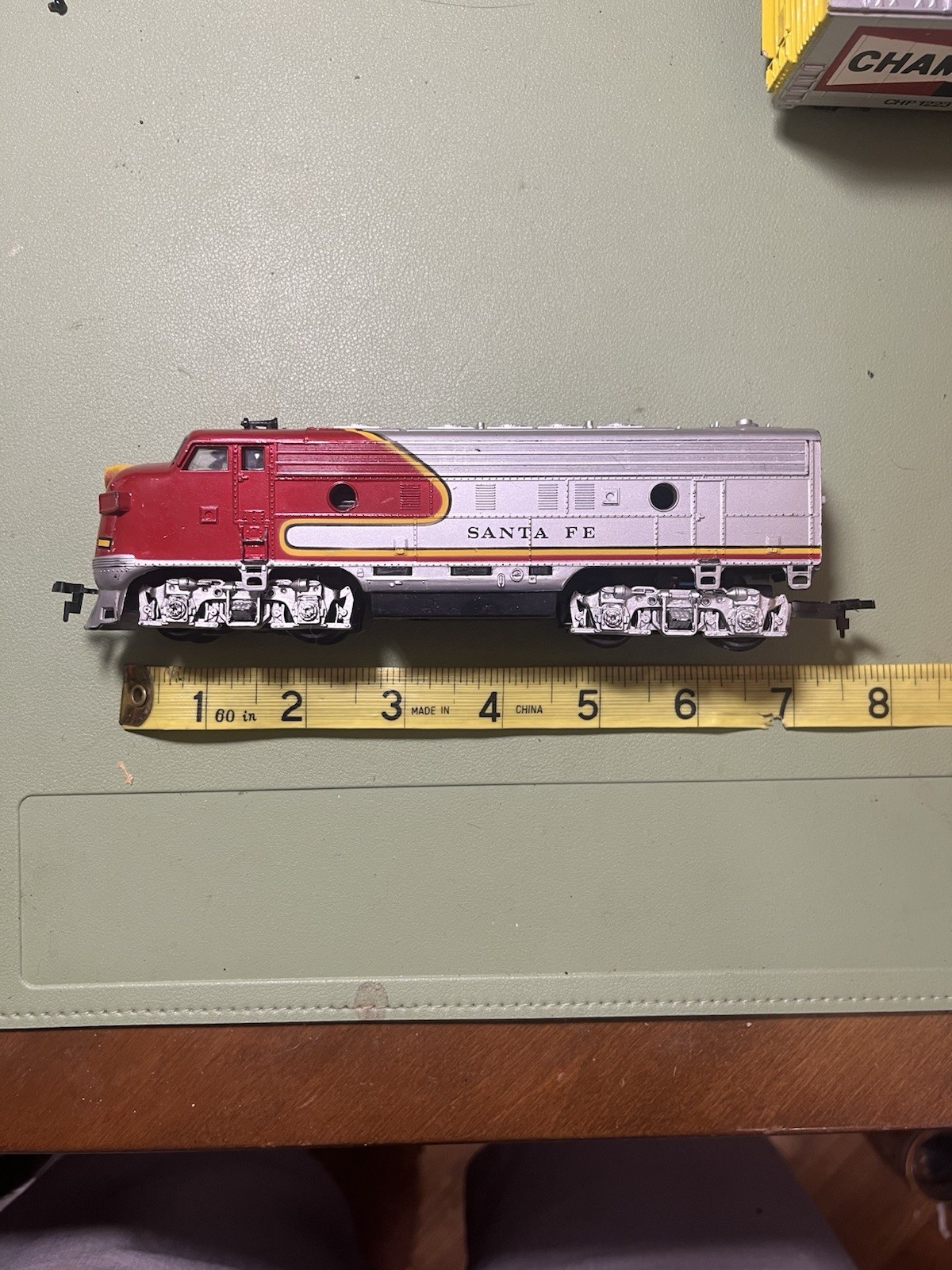 LIFE LIKE HO SCALE SANTA FE F7A POWERED DIESEL LOCOMOTIVE Red Silver