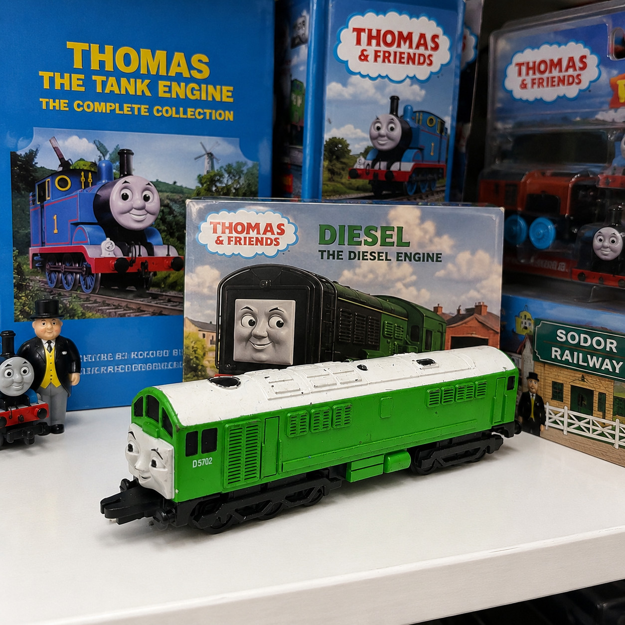 Vintage ERTL Thomas Friends Diesel D5702 Diecast Metal Train Engine 6.5 Inch