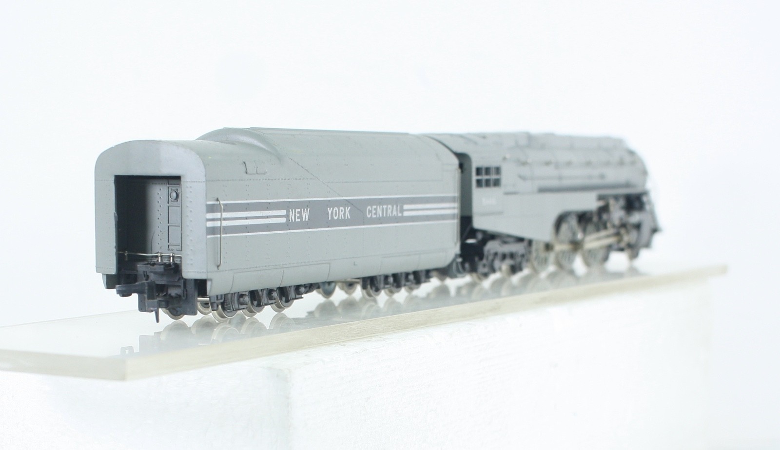 HO Scale AHM Rivarossi New York Central Streamlined 4-6-4 Dreyfuss Hudson