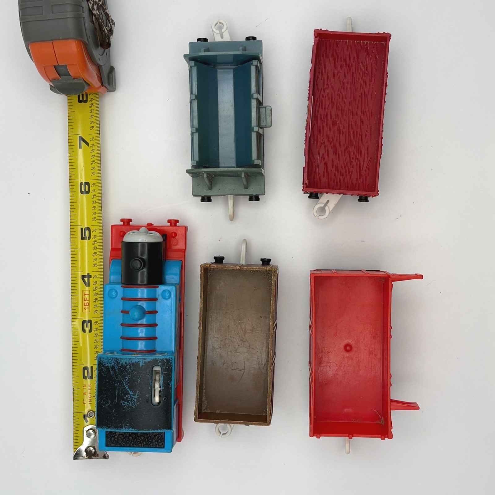 Thomas & Friends TrackMaster Motorized Train Lot Thomas Engine Mail Cargo Cars