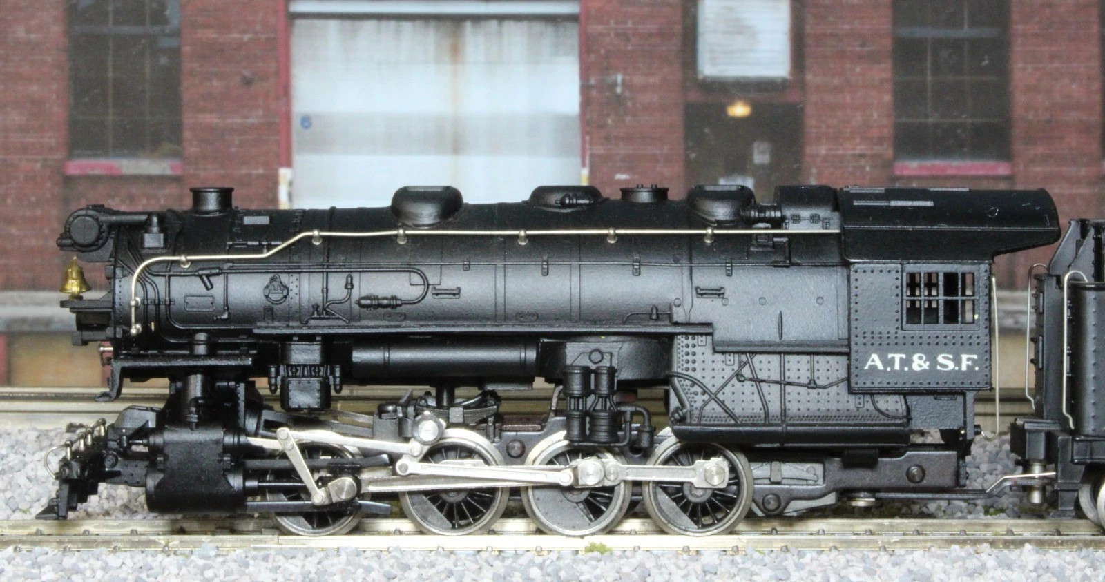 HO Scale – AHM 5082-c Santa Fe 0-8-0 Steam Switcher Engine #102 Great Runner