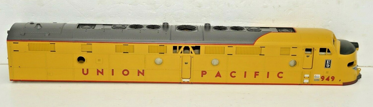 MTH O-GAUGE 20-20613-1 UNION PACIFIC DIESEL ENGINE #949 SHELL ONLY