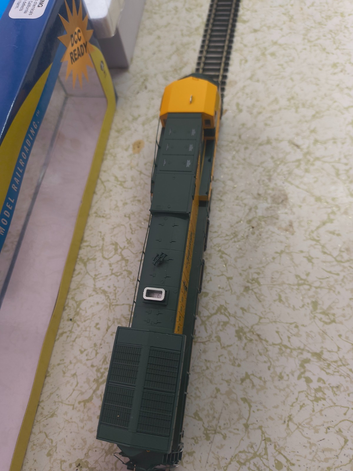 Athearn 77697 HO CNW CHICAGO & NORTH WESTERN Oper Lifesaver AC4400CWD DCC READY