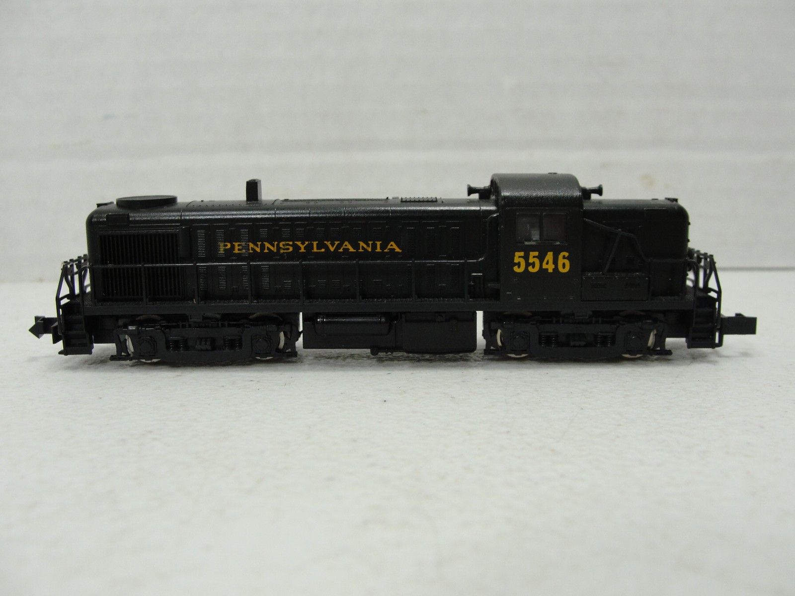 Atlas 5546 Pennsylvania PRR RS-3 Diesel Locomotive N Scale / Runs