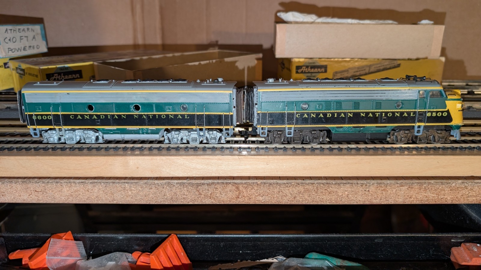 HO Gauge Athearn F9A & B Canadian National Diesel Locomotive w/boxes