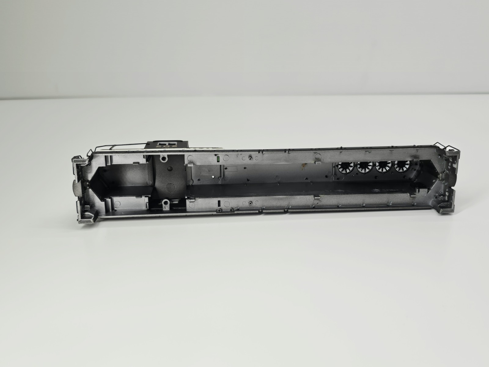 Proto 2000 – HO – SD9 Southern Locomotive #202 – Shell Only