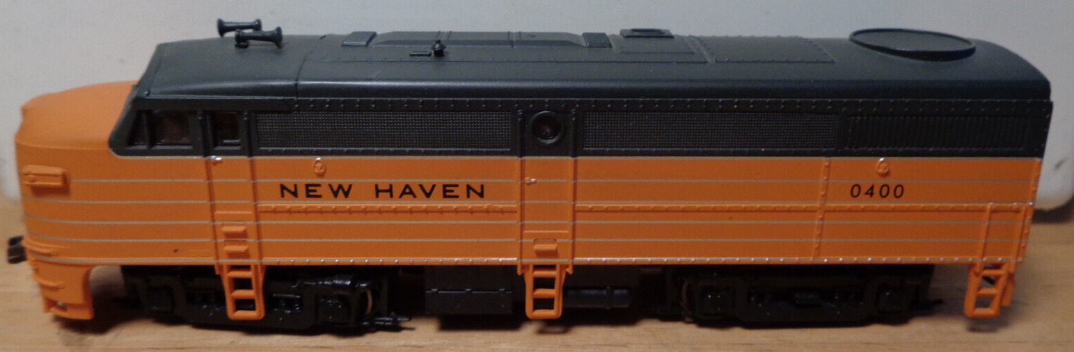 WALTHERS TRAINLINE HO SCALE NEW HAVEN 400 DIESEL 8 WHEEL DRIVE W/BRASS FLYWHEELS