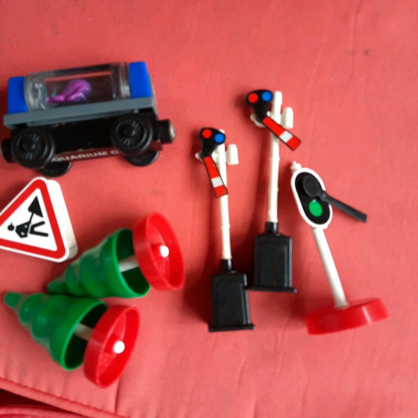 2001 Sodor Thomas & Friend Aquarium Car & Tomy Trackmaster Tree Traffic Control