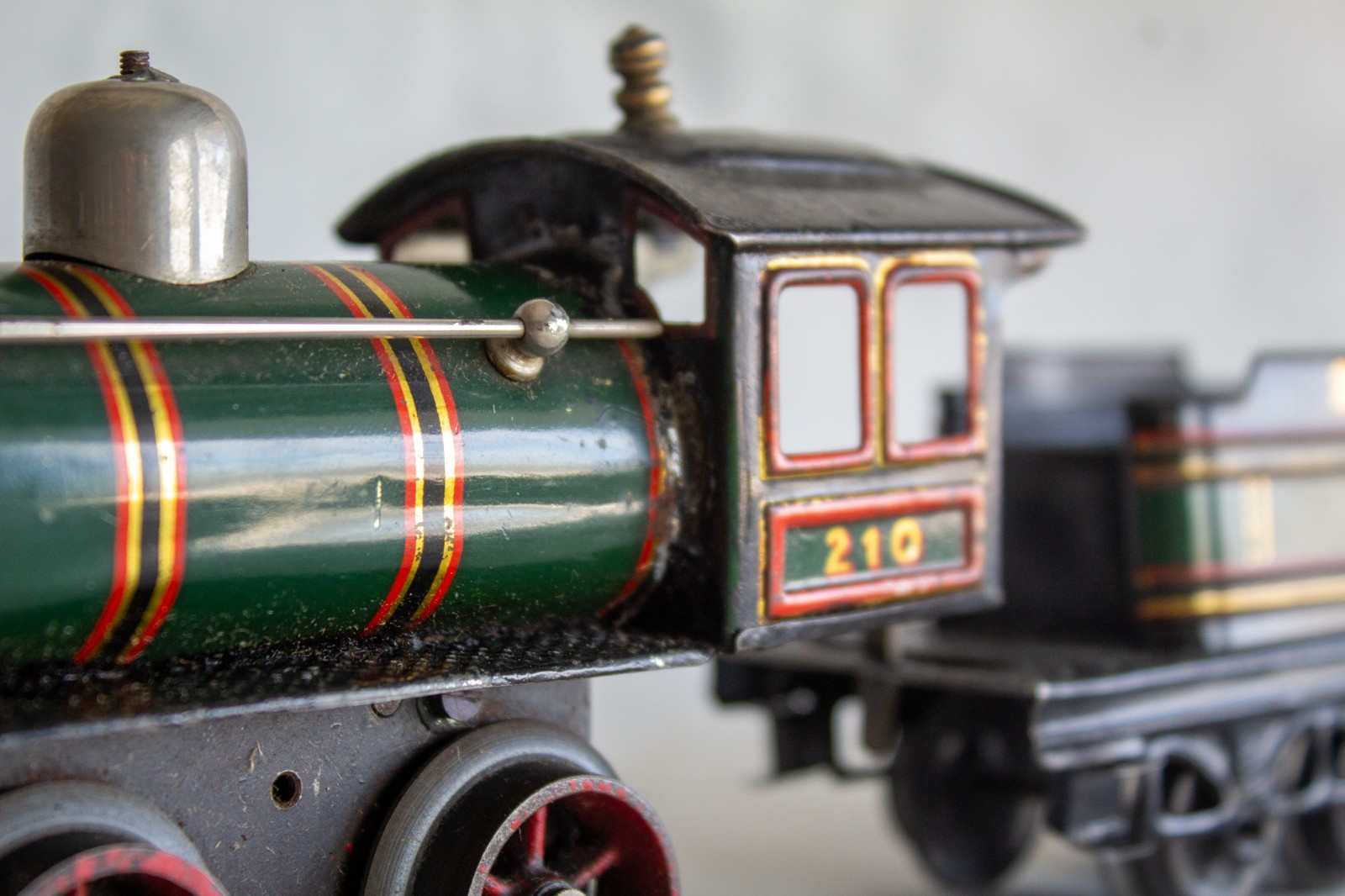 Extremely Rare Early Version of Bing 0-gauge Continental Clockwork Train Set
