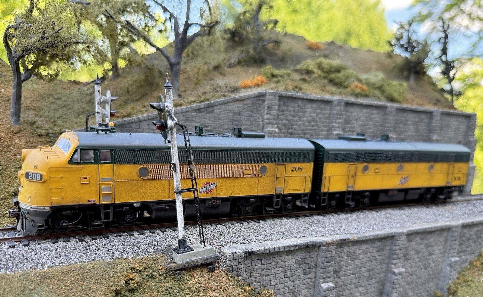 HO Scale Athearn Genesis F-3A #208 & F-3B #306 CNW Sound/DCC /LNIB/weathered