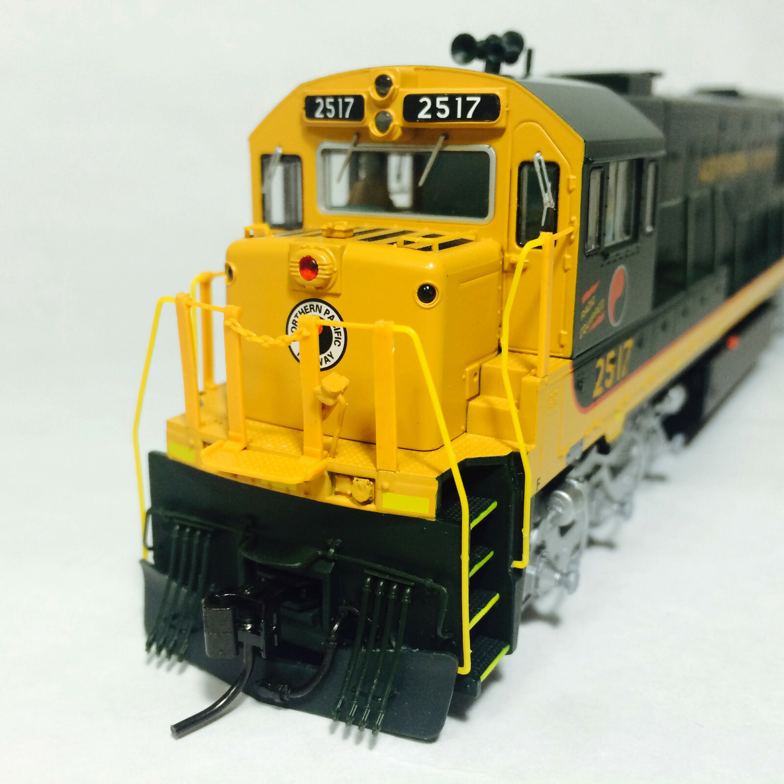 Korea Brass HO 1/87 Scale GE U25C U252011 Northern Pacific #2517 DC Model Train