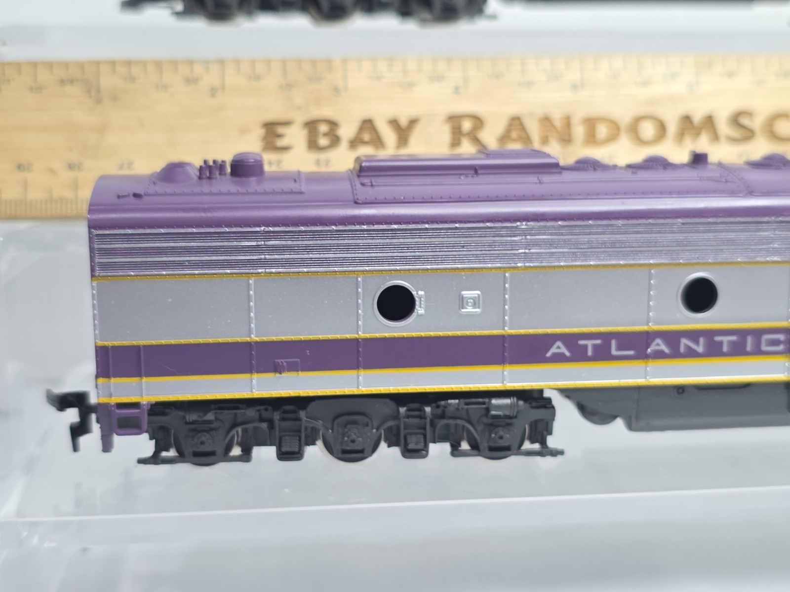 AHM/Mehano HO Scale ACL Atlantic Coast Line E8 Diesel Loco AA Power & Dummy Runs