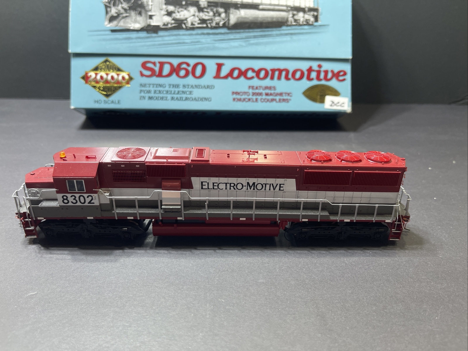 PROTO 2000 HO SCALE #23504 SD60 EMD 8302 ELECTRO-MOTIVE LOCOMOTIVE DCC
