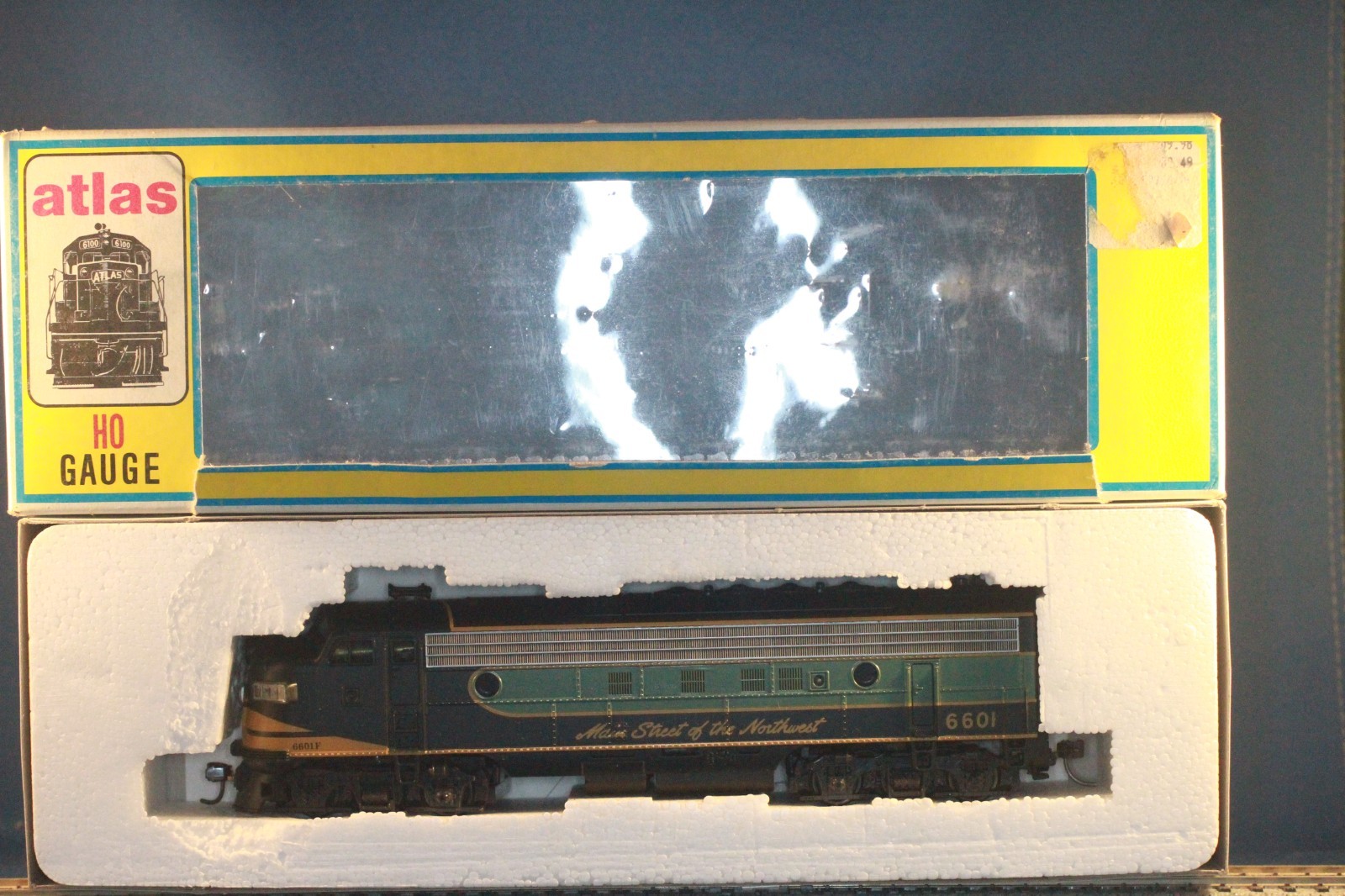 JP HO ATLAS 8327 EMD FP-7A Northern Pacific NP #6001 Roco Drive Kadee Coupler