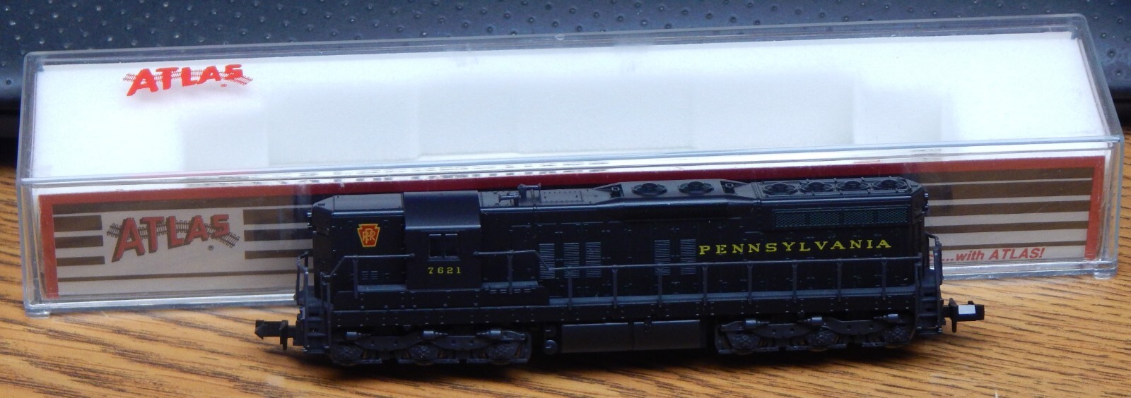 ATLAS 4528 PRR PENNSYLVANIA EMD SD-9 DIESEL LOCO USED VERY LITTLE W/BOX N SCALE