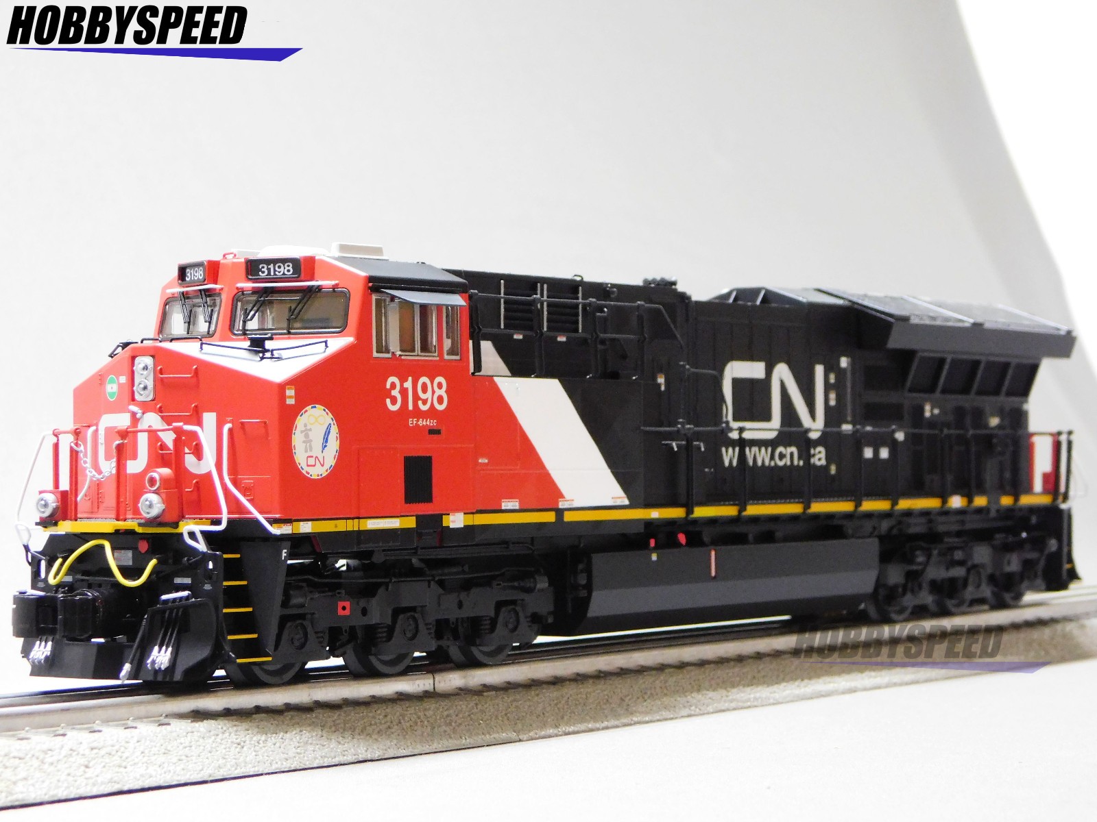 LIONEL BTO CANADIAN NATIONAL SUPERBASS ET44AC DIESEL ENGINE O GAUGE 2533469 NEW