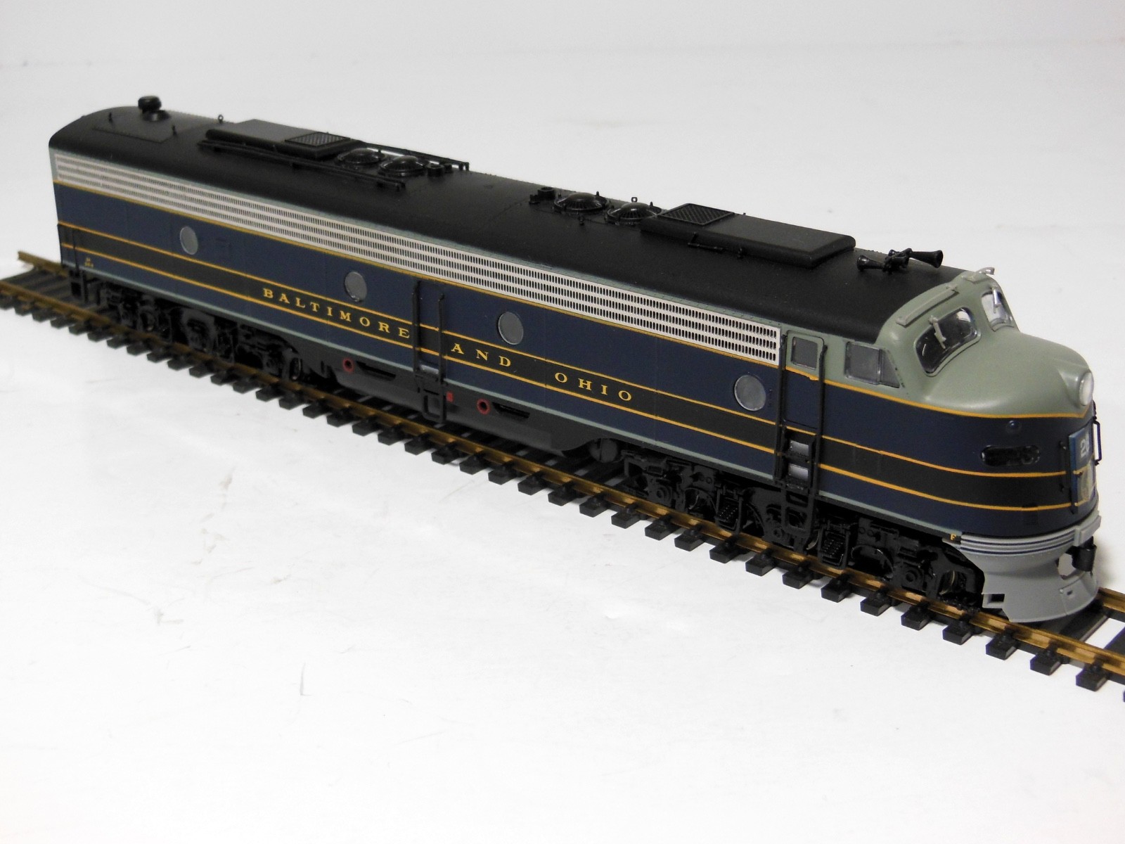 B&O E8/9 #28 Proto 2000 HO, DC, diesel engine