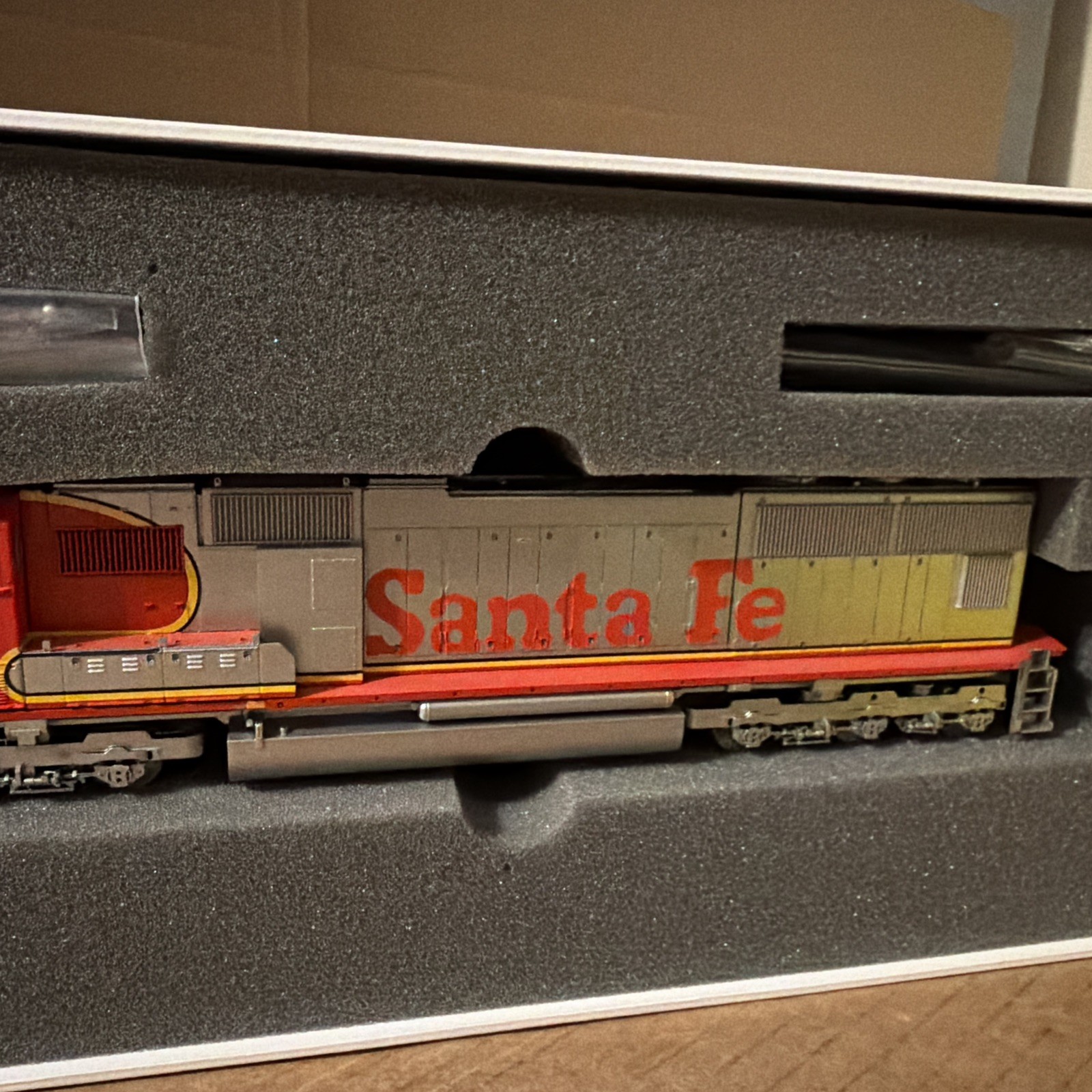 Athearn Genesis Ho G6138, SD-75M locomotive, Santa Fe 241