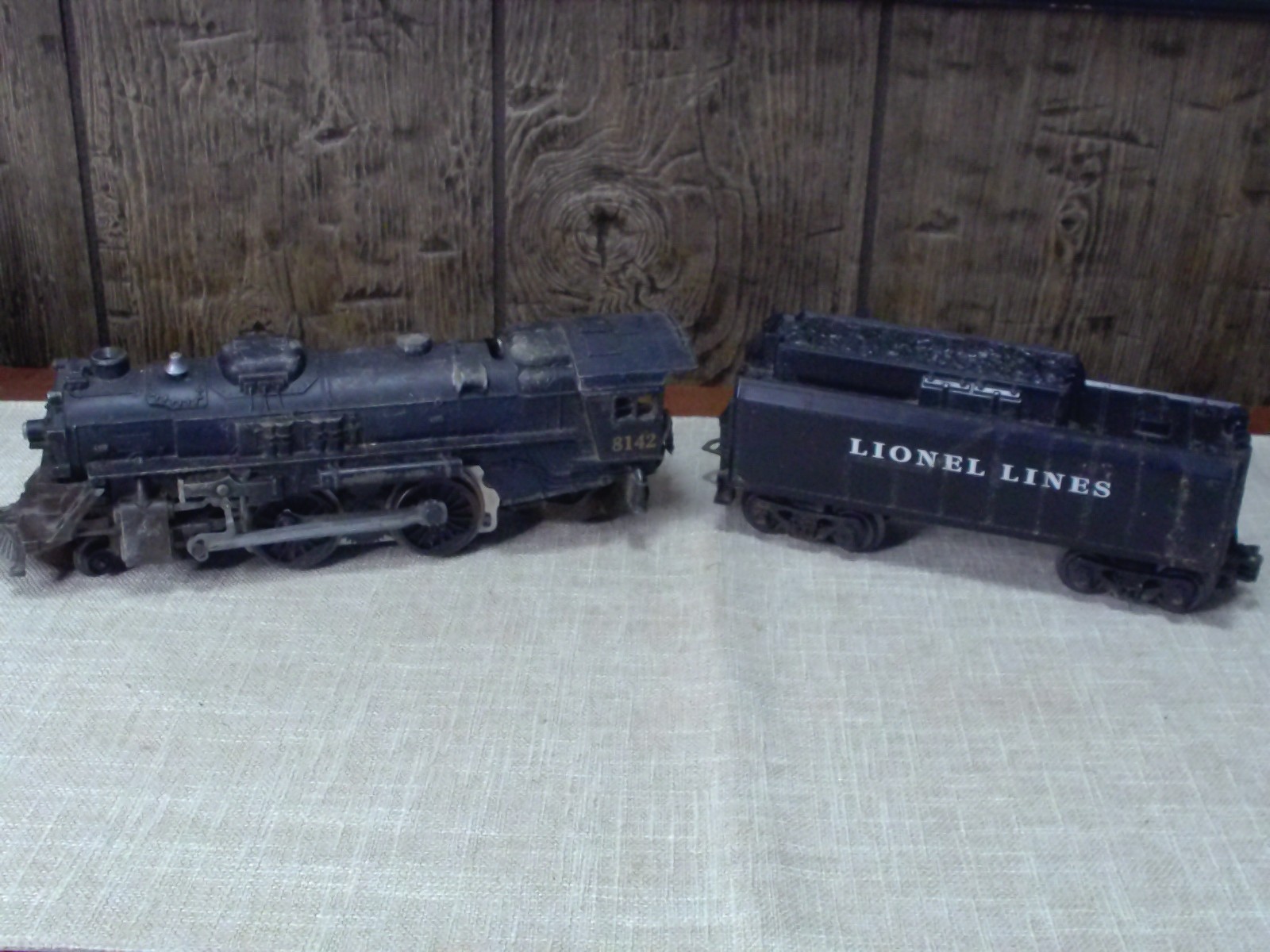 Lionel Steam ” LOCOMOTIVE # 8142 w/ LIONEL WHISTLE TENDER” 0 Scale (LOT E)