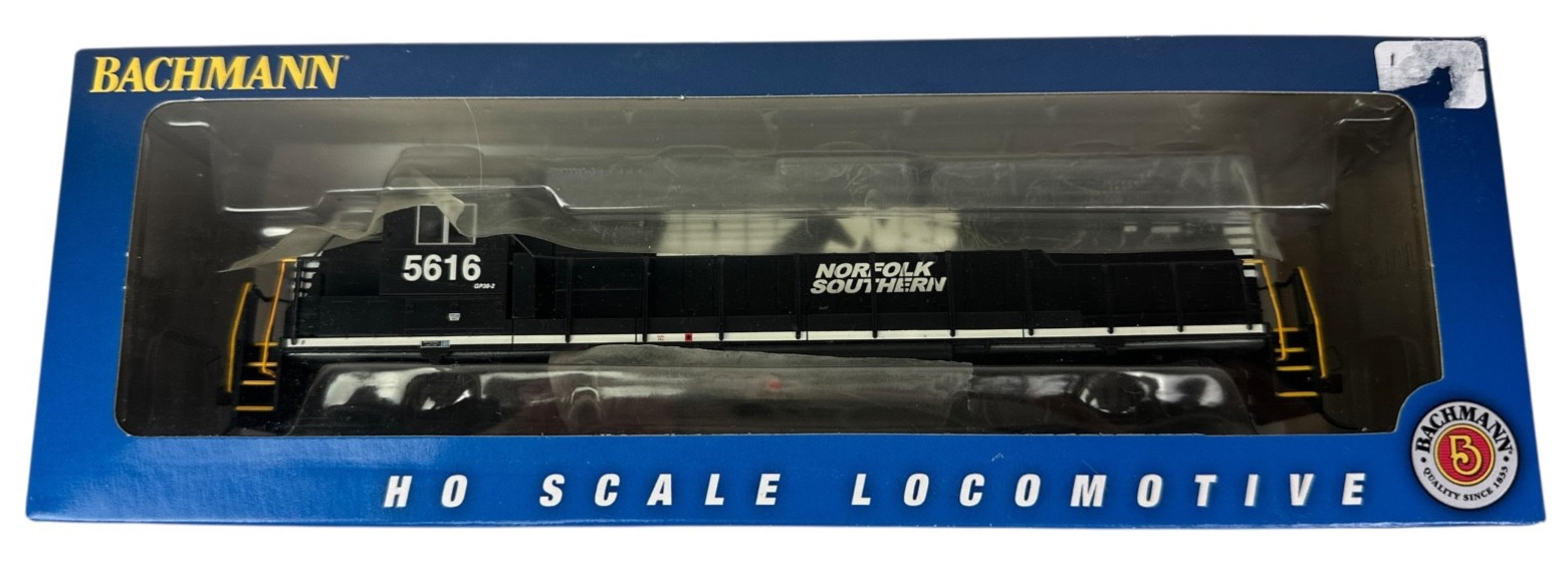 BACHMAN HO GP38-2 NORFOLK SOUTHERN DIESEL LOCO #5616 (THOROUGHBRED) New