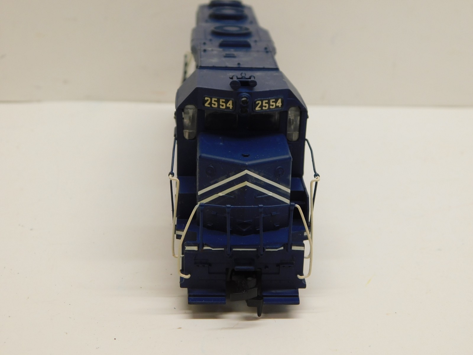 Athearn HO Blue Box Missouri Pacific GP35 Diesel Engine #2554-Unpowered Dummy