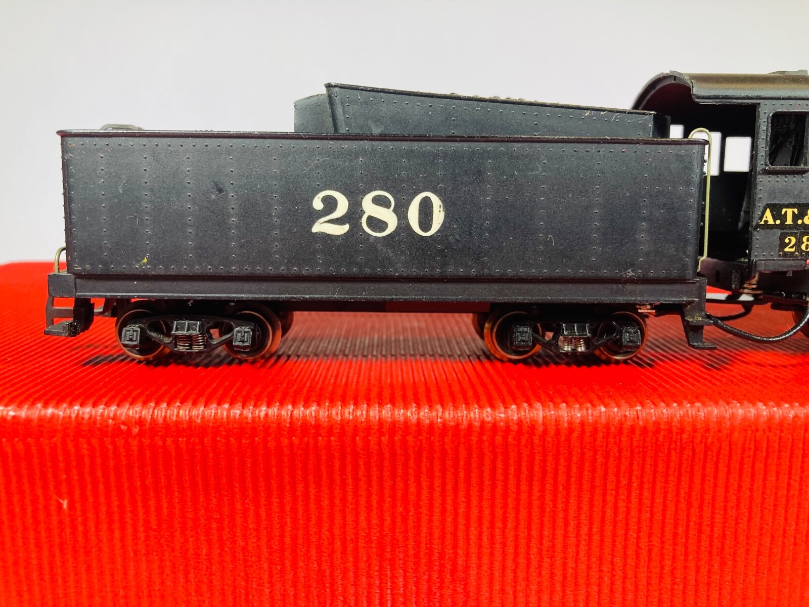 Rivarossi HO L280/R Steam Locomotive with Tender – 2-8-0 – Early Model 1952