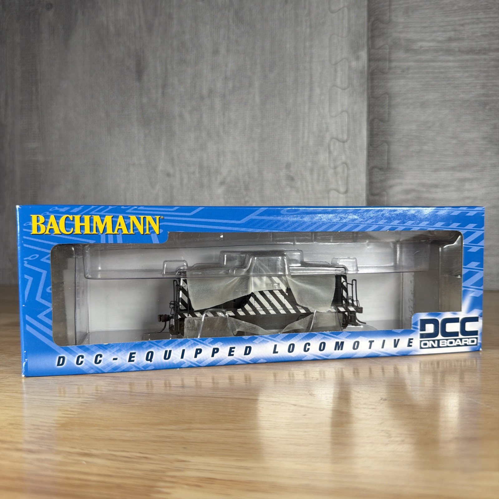 Bachmann 62211 ATSF Santa Fe GE 44-Ton Diesel Switcher #465 DCC HO