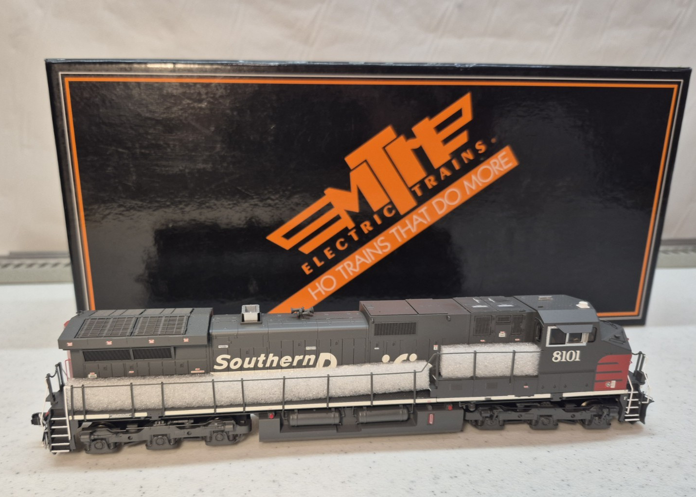 MTH HO Scale Southern Pacific Dash-9 Diesel 80-2305-1 W/ Protosound 3 LN Tested