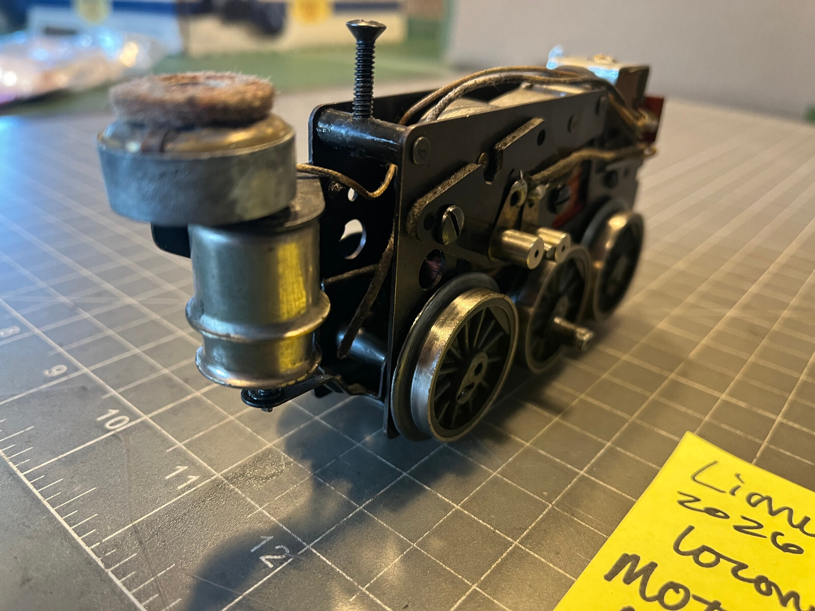 Lionel Train Locomotive 2026 SIX WHEEL MOTOR ASSEMBLY SMOKE UNIT RUNS PART LOT E