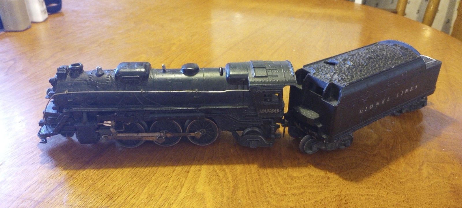 ORIGINAL LIONEL POSTWAR 2026 STEAM ENGINE & #6466W WHISTLE TENDER TESTED