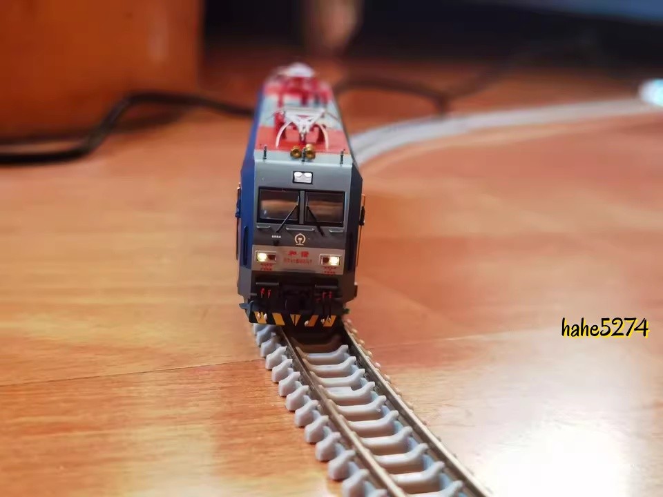 N scale CRRC Charming China Railway HXD1B Electric Locomotive Train Model (DC)