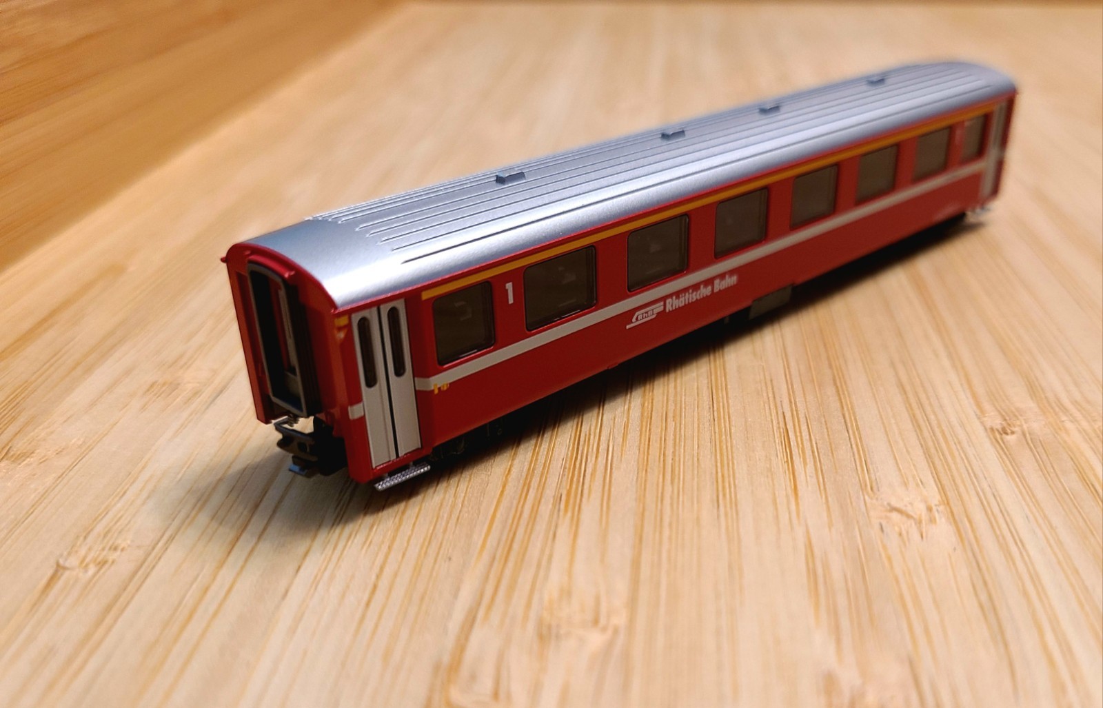Kato 10-1514 N Scale RhB Ge4/4-II 622 “Hakone Tozan Railway” 3-Car Set w/ TCS…