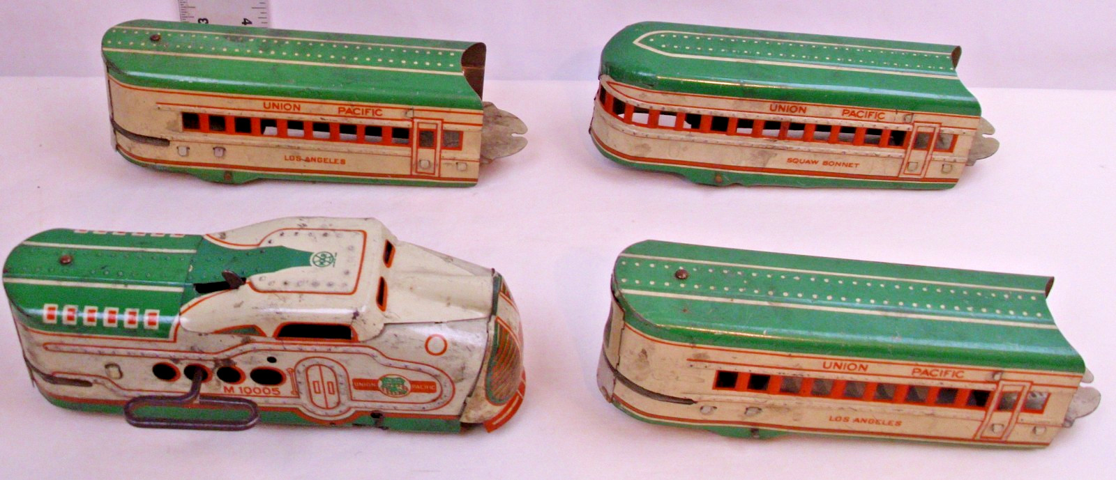 MARX STREAMLINE M10005 UNION PACIFIC 4 PIECE WINDUP TRAIN SET WORKS