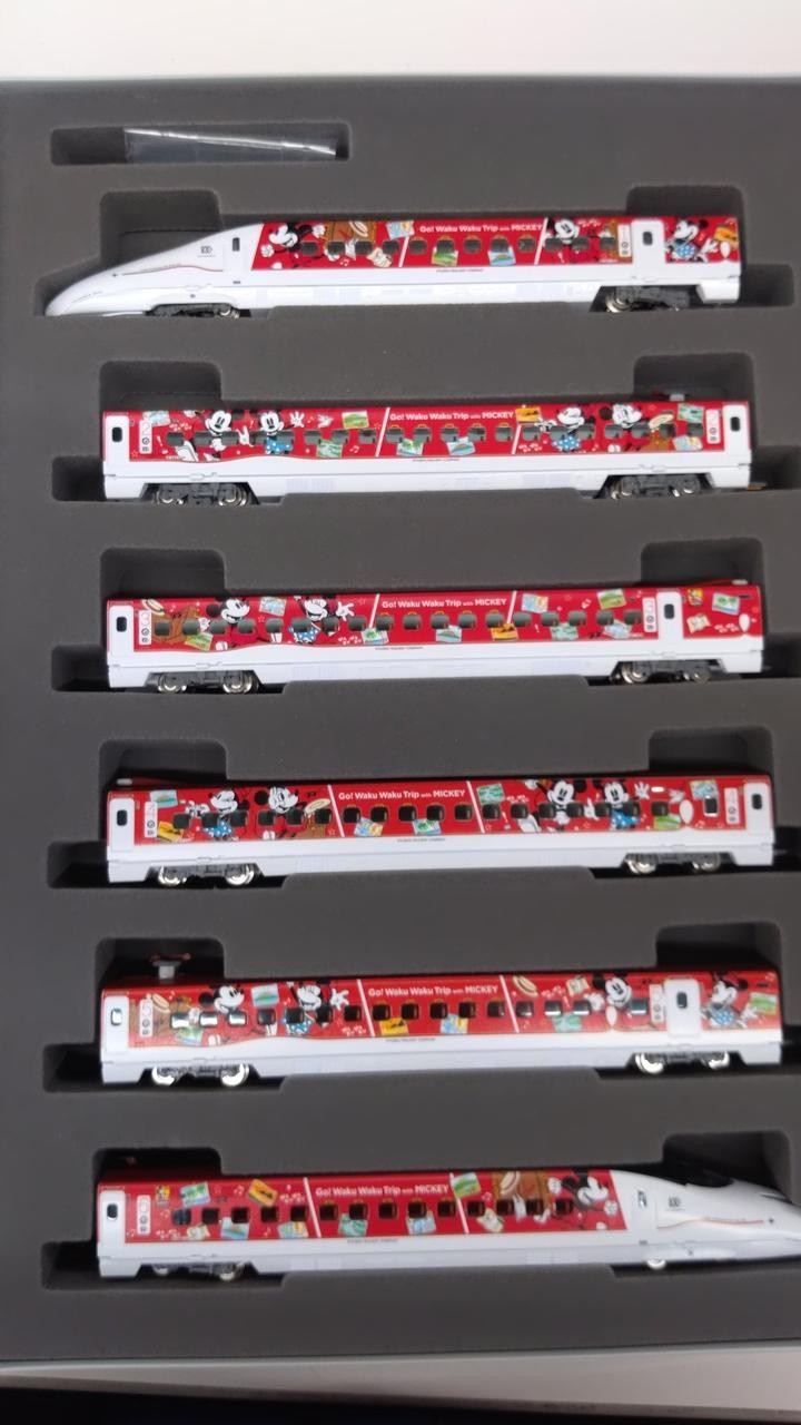 TOMIX Mickey Mouse & Minnie Mouse Design Kyushu Shinkansen 800 Series 1000