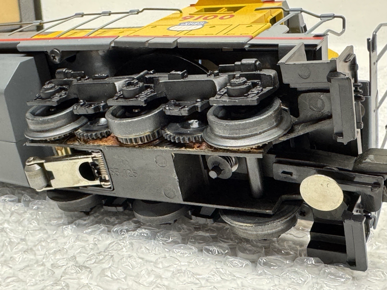 Lionel 6-18205 UNION PACIFIC DASH-8 40C Diesel Locomotive #9100