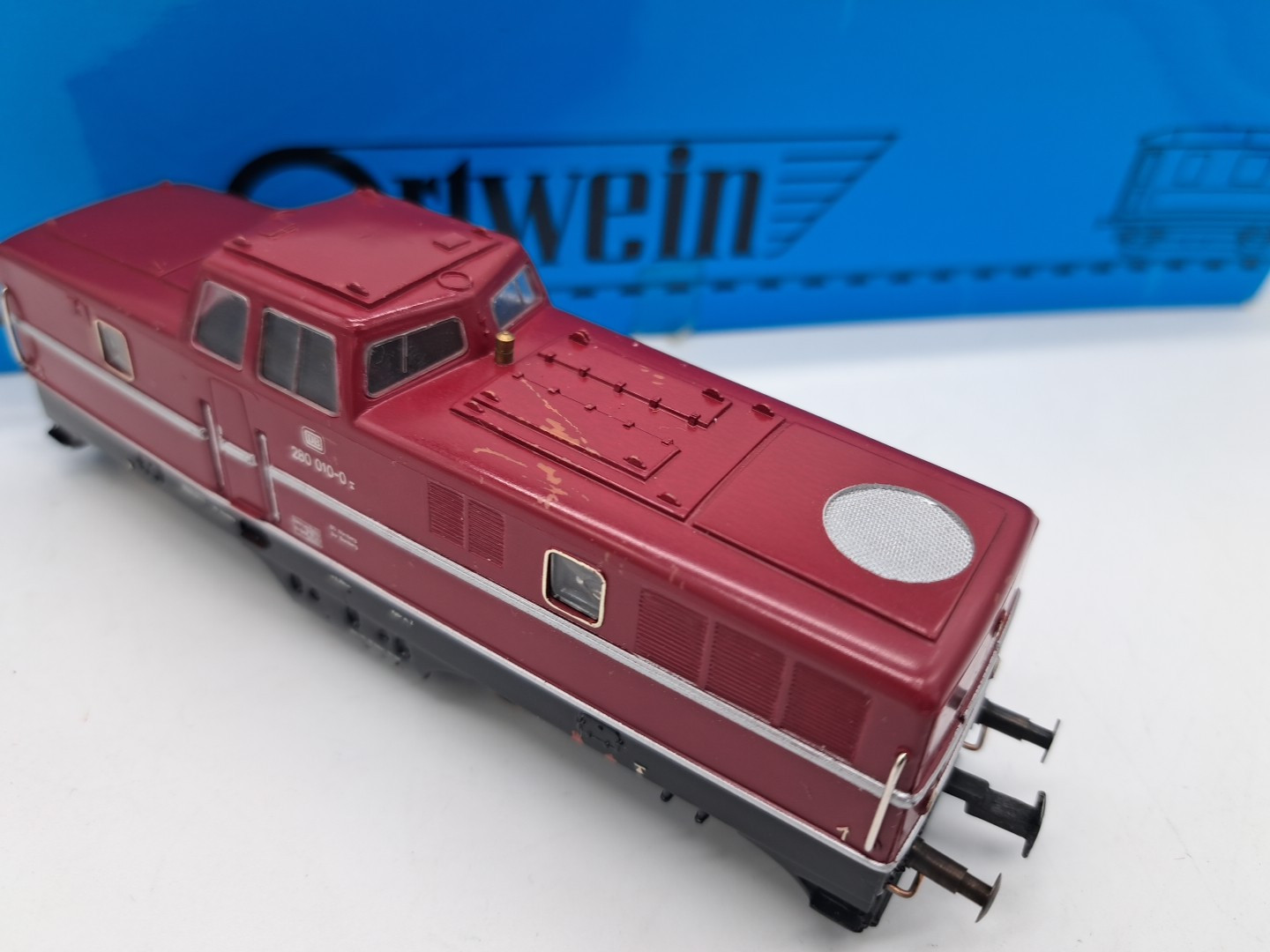 ORTWEIN 2100 BR 280 010-0 Red Livery White Stripe, White Decorations, DB