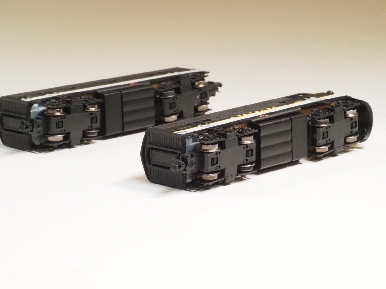 AZL Z-scale Southern 62910-2 #4138-4326 Locomotive both F3 A-B units powered