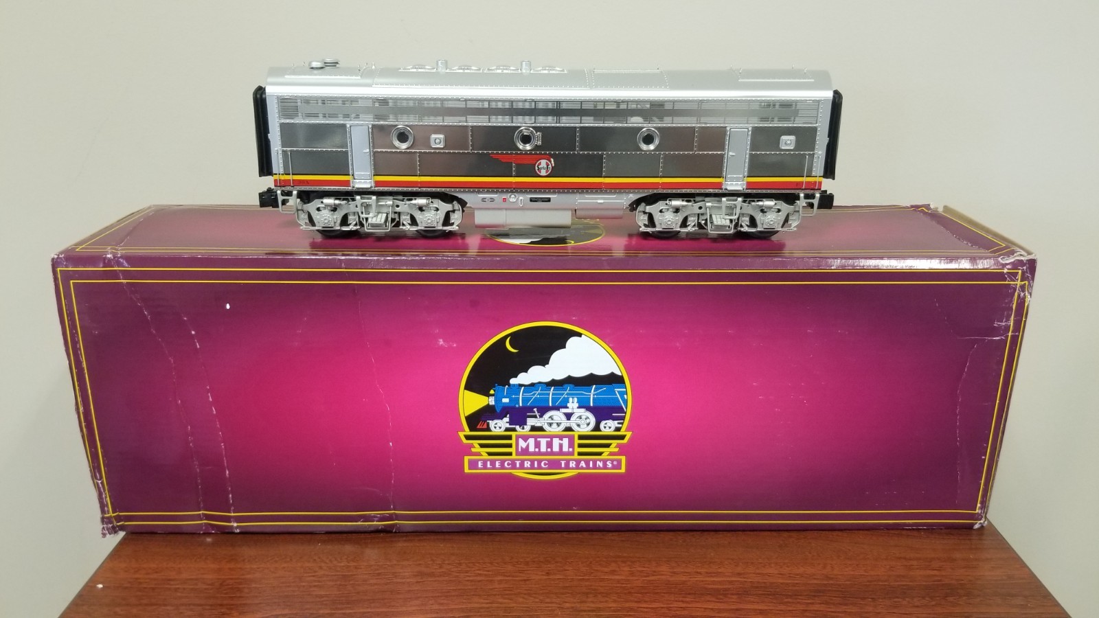 MTH Premier 20-20764-3 F3 B-Unit Diesel (Non-Powered) -Santa Fe Chrome – C8
