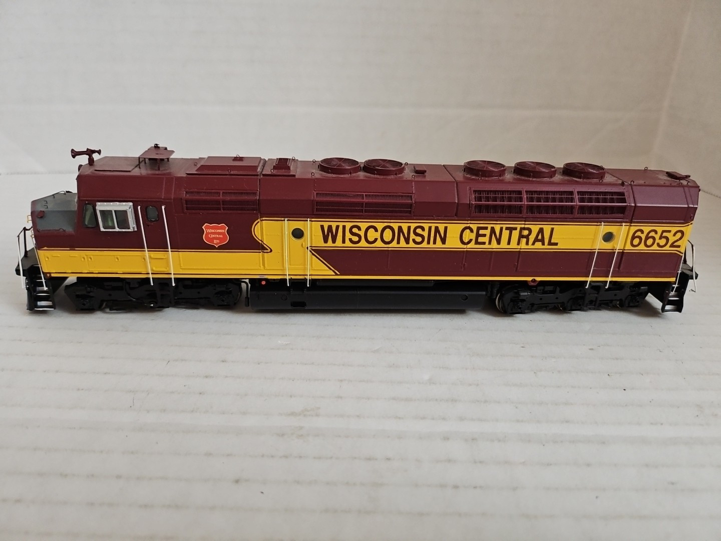 HO Athearn Genesis G67543 Wisconsin Central FP45 Diesel Locomotive #6652 Train