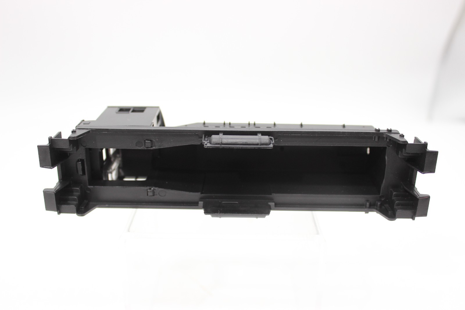 Athearn 40510 HO Scale Undecorated SW-7 Diesel Switcher Locomotive Shell Only