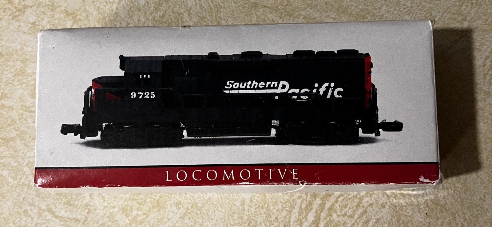Southern Pacific Mini Locomotive #9725 – 4″ Model Train Engine w/ Box
