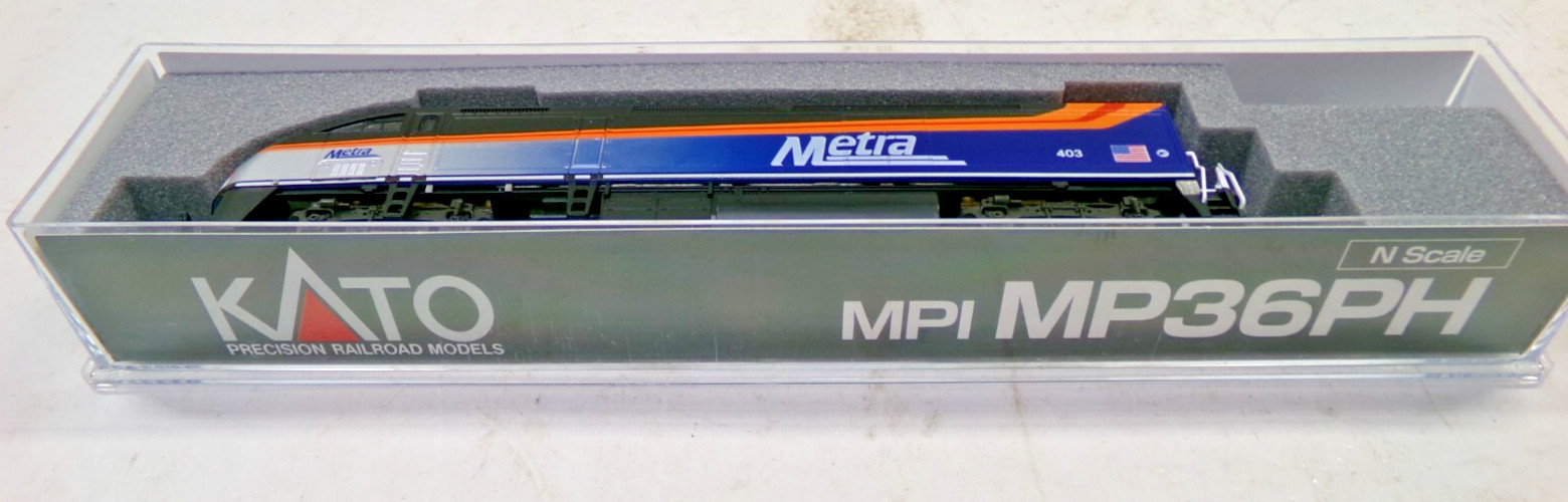 N gauge Kato Chicago Metra MP 36PH diesel engine in original box (lot 1177)
