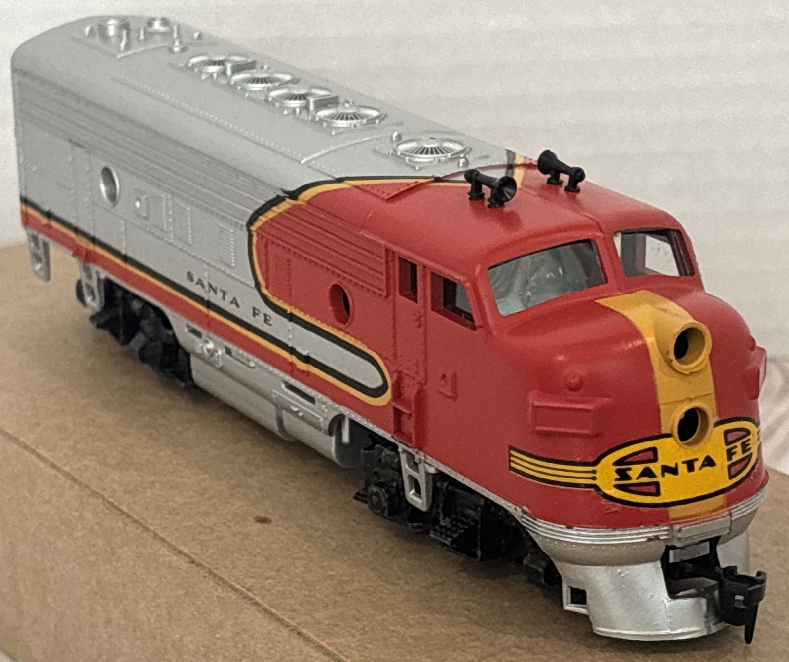 Athearn Santa Fe F7A HO Scale Diesel Locomotive Model 3001. Made In USA!