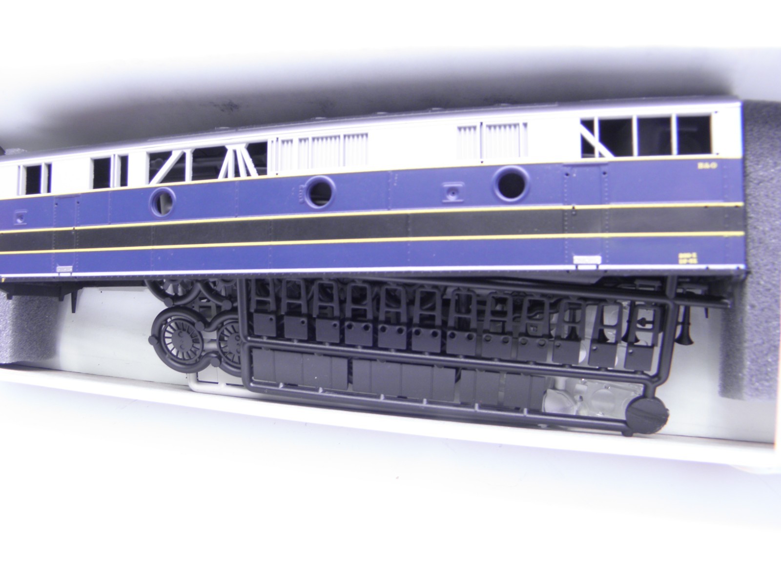 INTER MOUNTAIN – F-7B LOCOMOTIVE SHELL KIT BALTIMORE & OHIO #269- X HO SCALE KIT