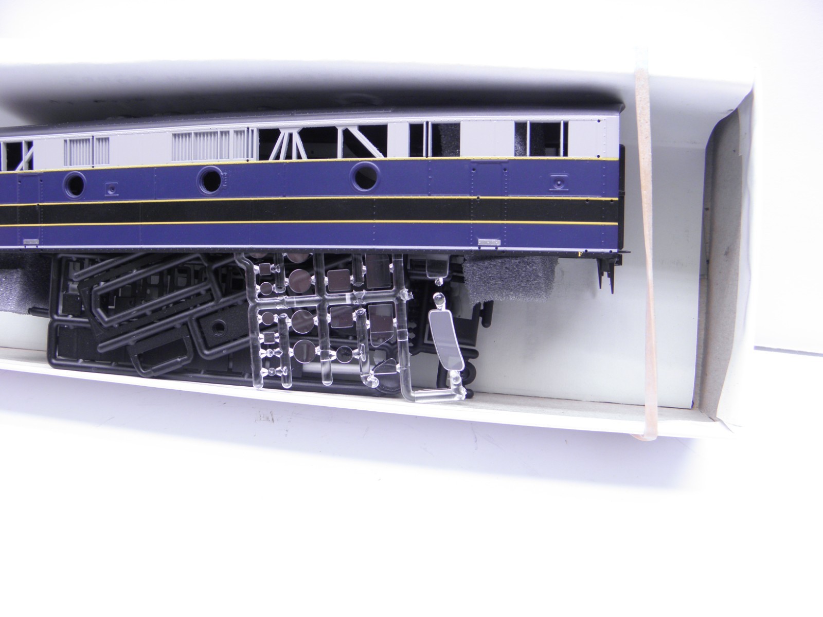 INTER MOUNTAIN – F-7B LOCOMOTIVE SHELL KIT BALTIMORE & OHIO #273- X HO SCALE KIT