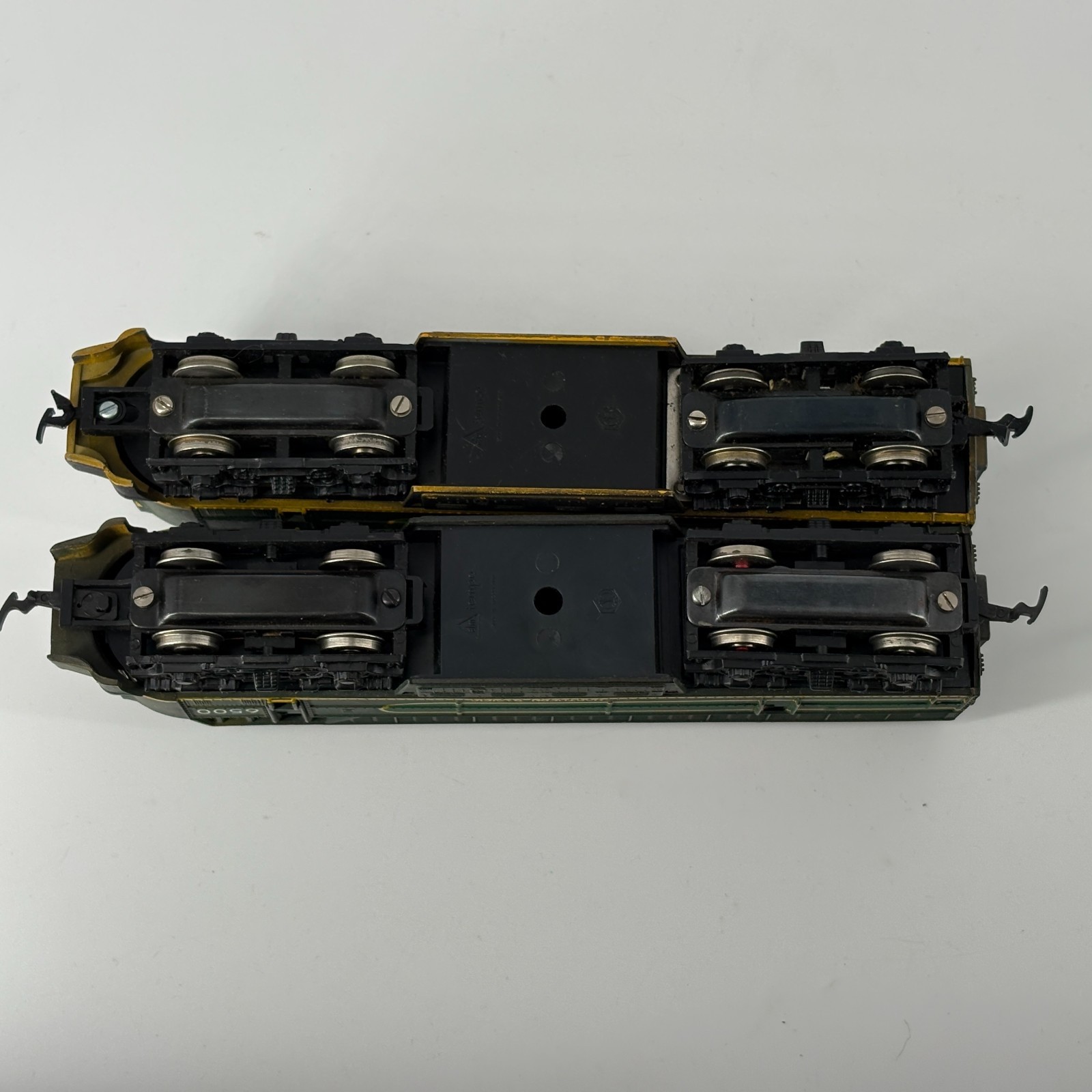 AHM HO Scale Diesel Locomotive Northern Pacific 6500 Powered & Dummy TESTED