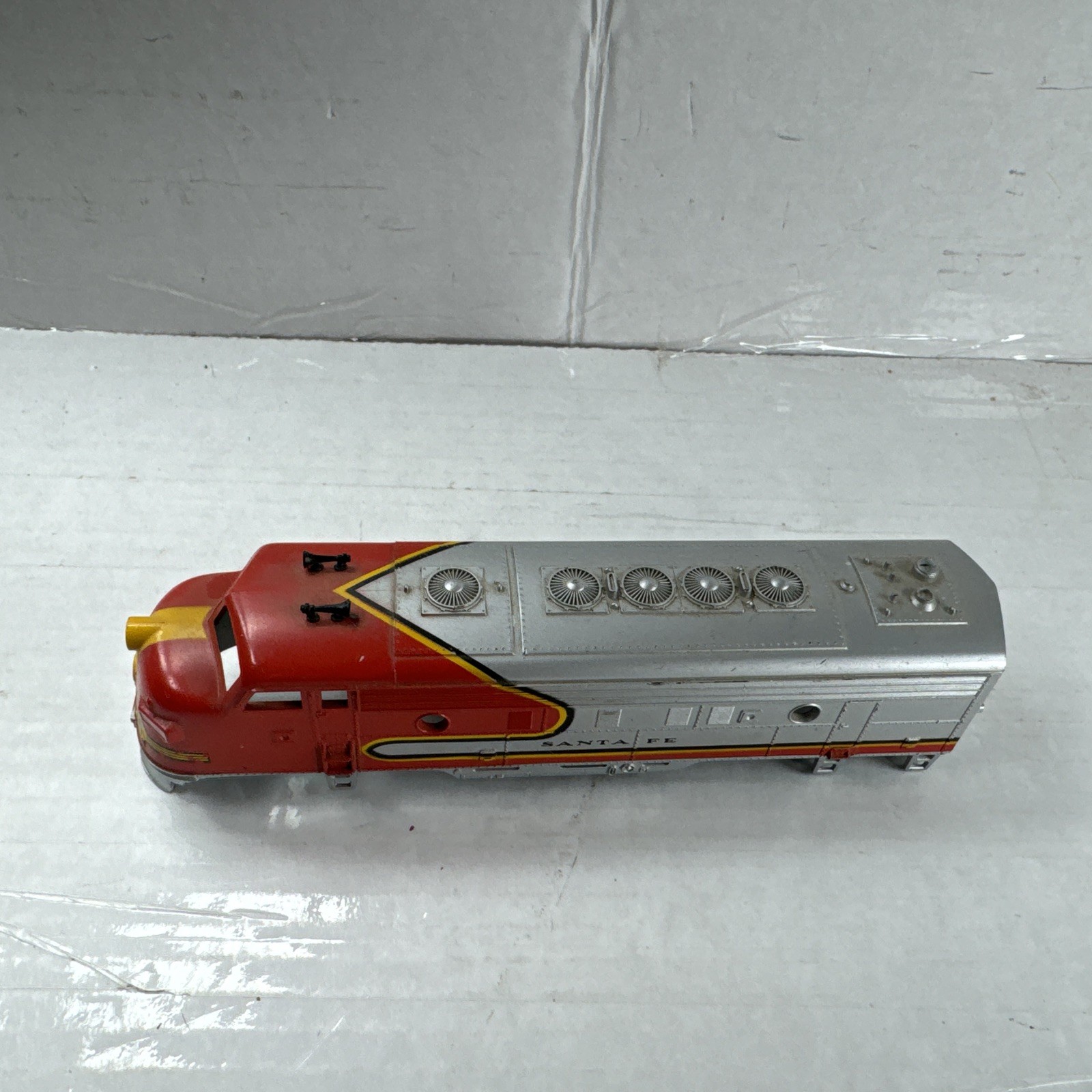 Athearn Ho Scale Santa Fe F-3 / F-7 Diesel Locomotive Shell For Train Set Engine