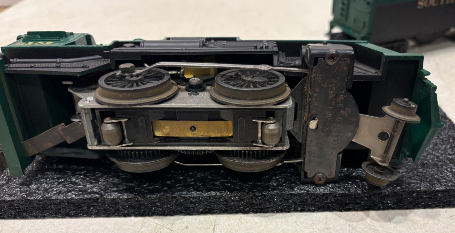 Vintage Lionel #8302 Green Steam Engine w/”Southern” Coal Tender Car