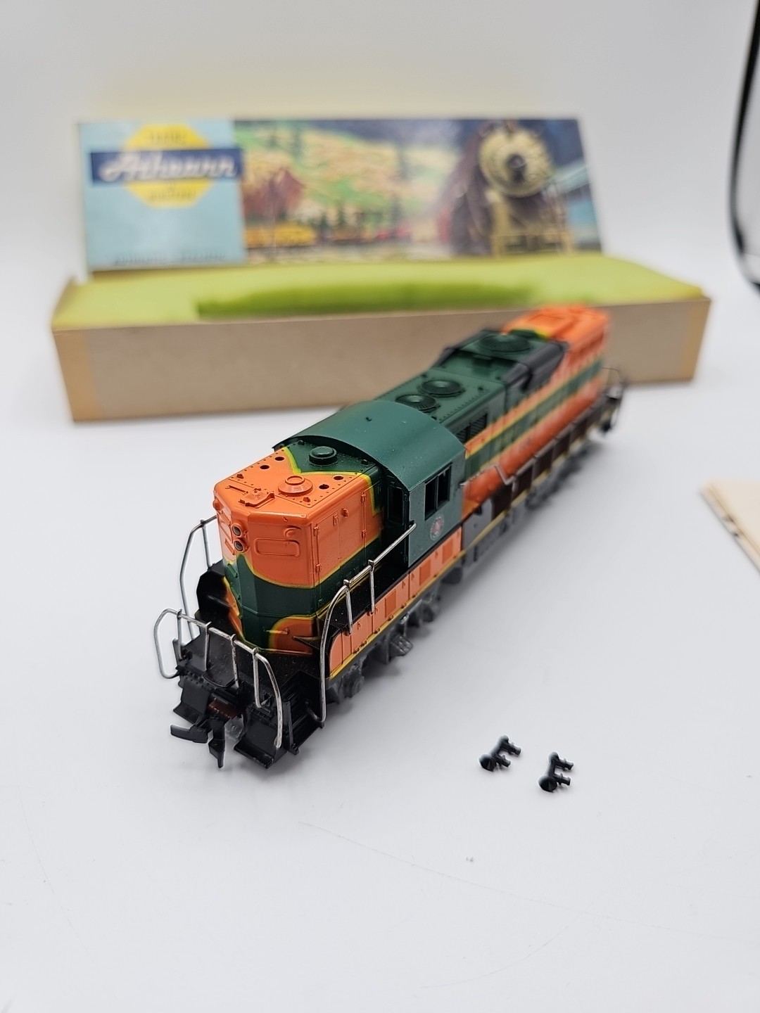 Vintage HO Athearn 3157 GP-9 Diesel Locomotive w/ Original Box & Manual